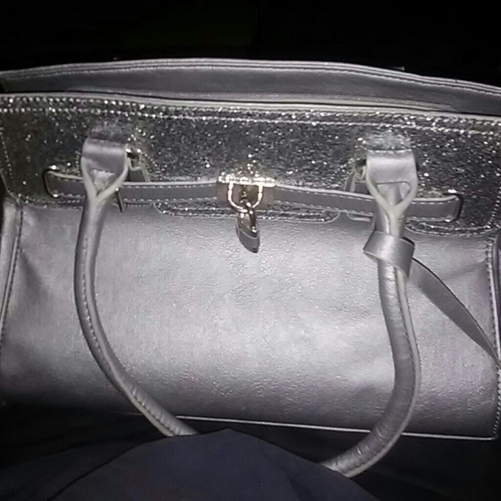 APT 9 PURSE